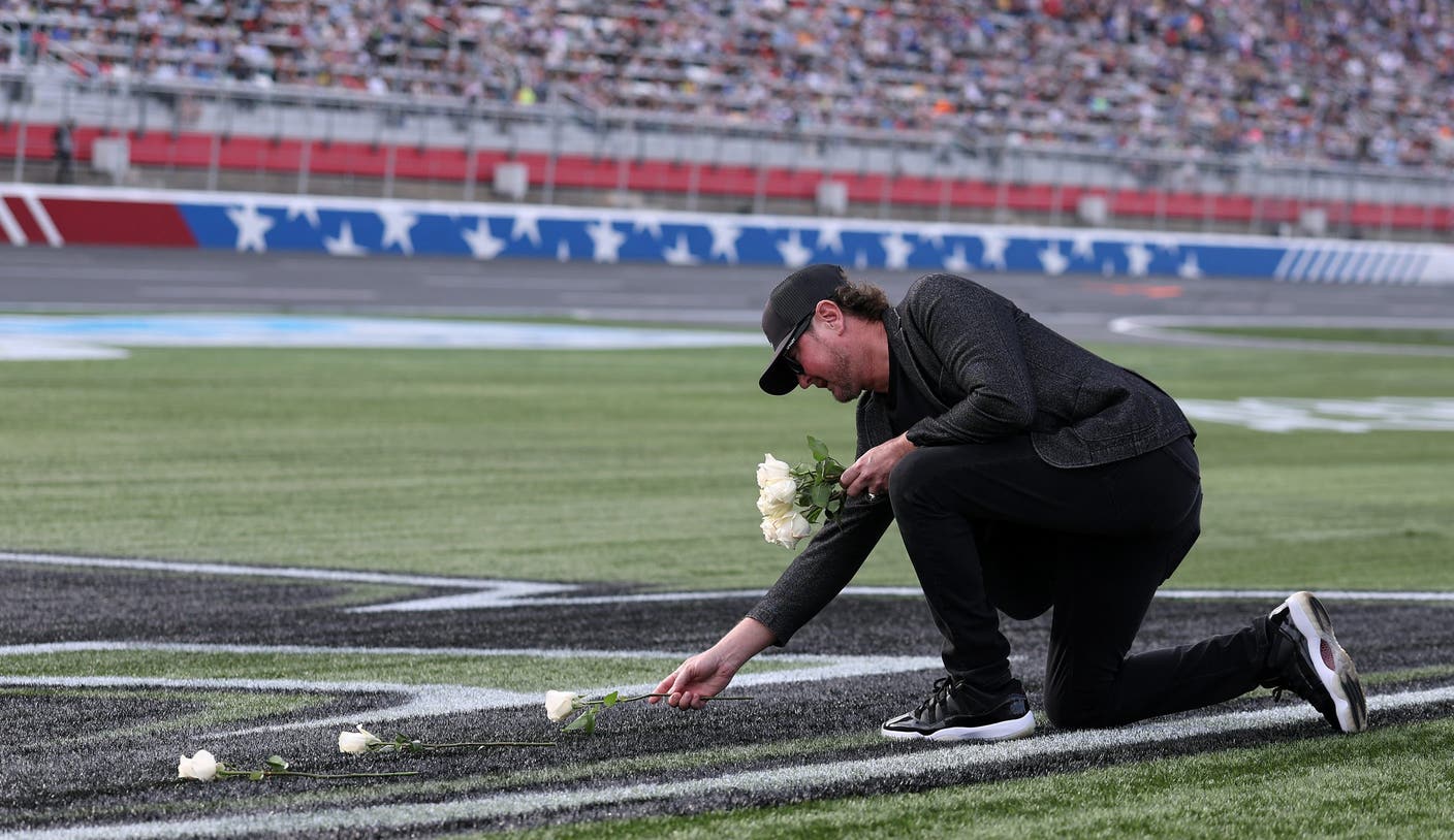 征途国际pg官网下载 赛道献礼：NASCAR 以多重方式纪念逝世的凯尔·布什